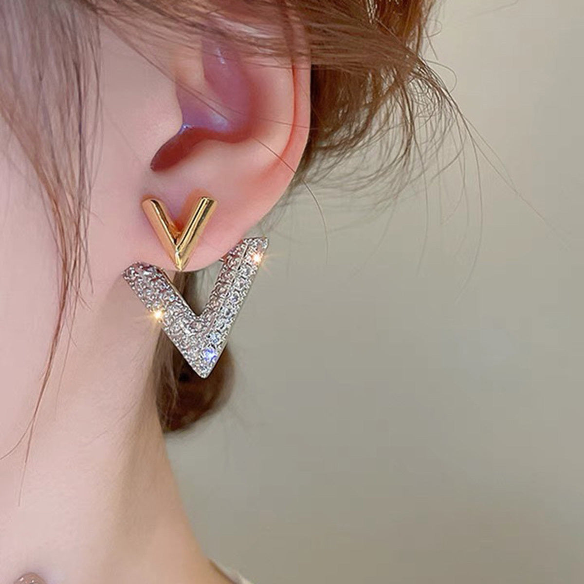 Delicate V-shaped Stud Earrings Inlaid Shiny Zirconia Elegant Simple Versatile Ear Accessories