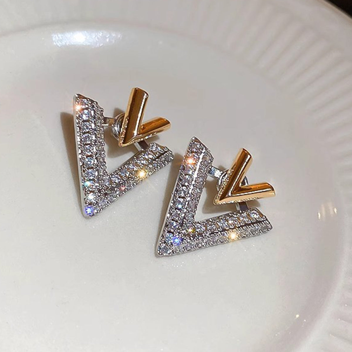 Delicate V-shaped Stud Earrings Inlaid Shiny Zirconia Elegant Simple Versatile Ear Accessories