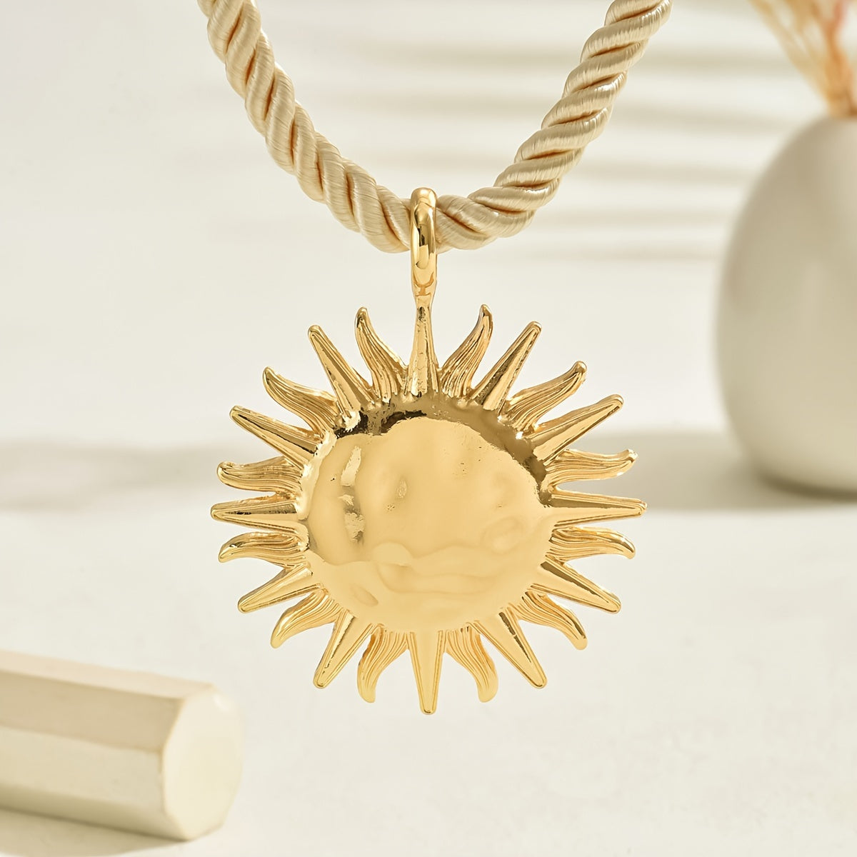 Elegant Sunflower Pendant Necklace